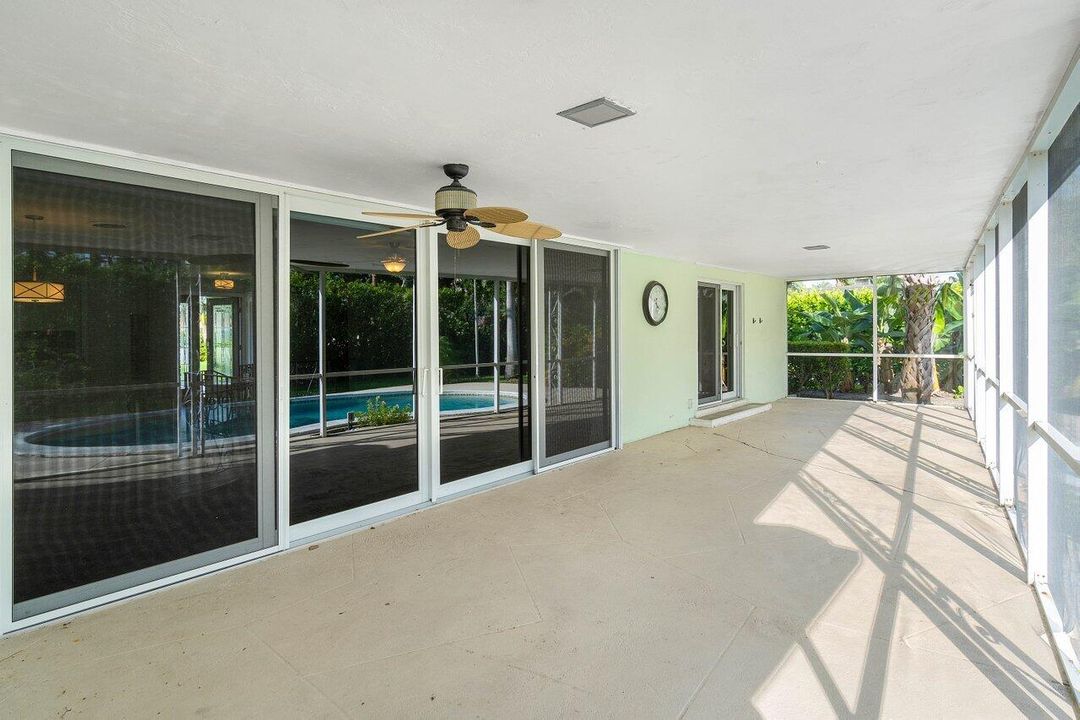 合同活跃: $1,196,898 (3 贝兹, 2 浴室, 1700 平方英尺)