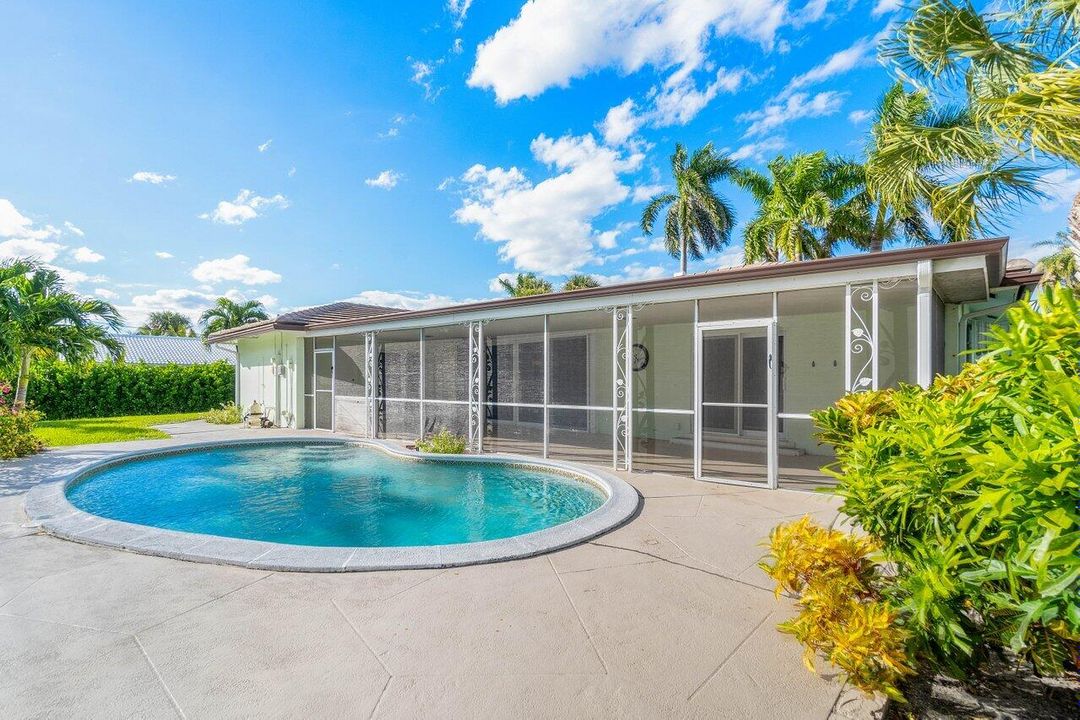 合同活跃: $1,196,898 (3 贝兹, 2 浴室, 1700 平方英尺)