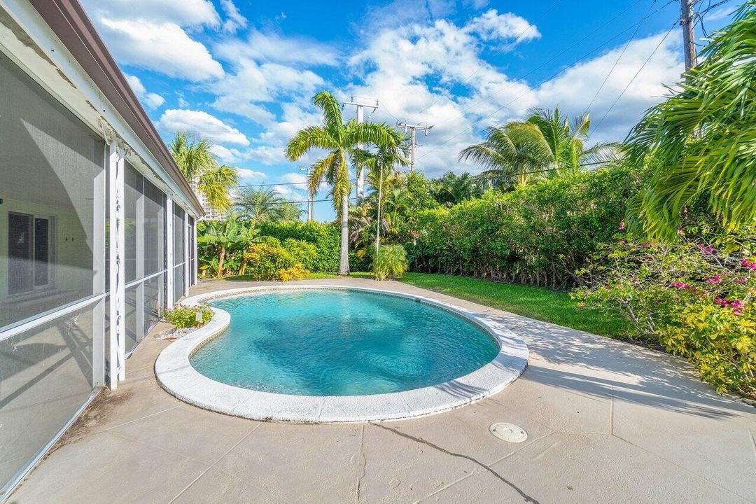 合同活跃: $1,196,898 (3 贝兹, 2 浴室, 1700 平方英尺)