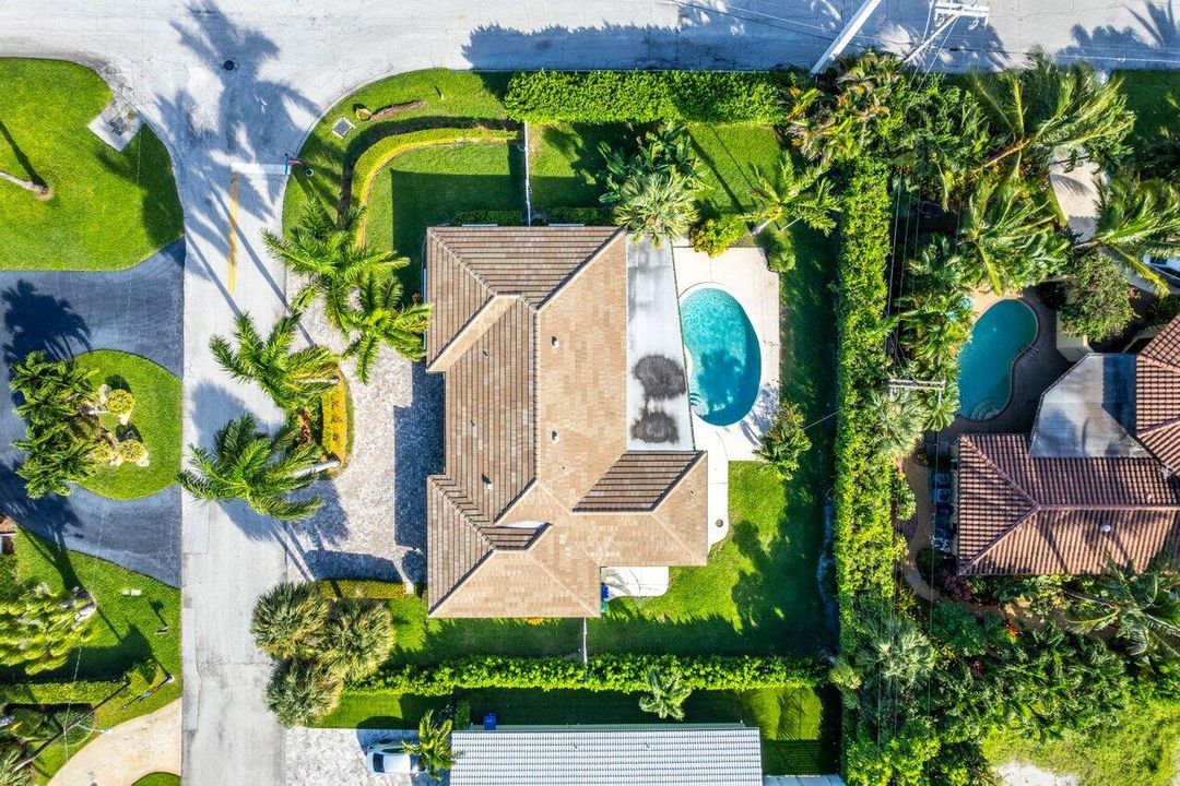 合同活跃: $1,196,898 (3 贝兹, 2 浴室, 1700 平方英尺)