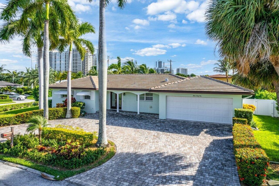 合同活跃: $1,196,898 (3 贝兹, 2 浴室, 1700 平方英尺)