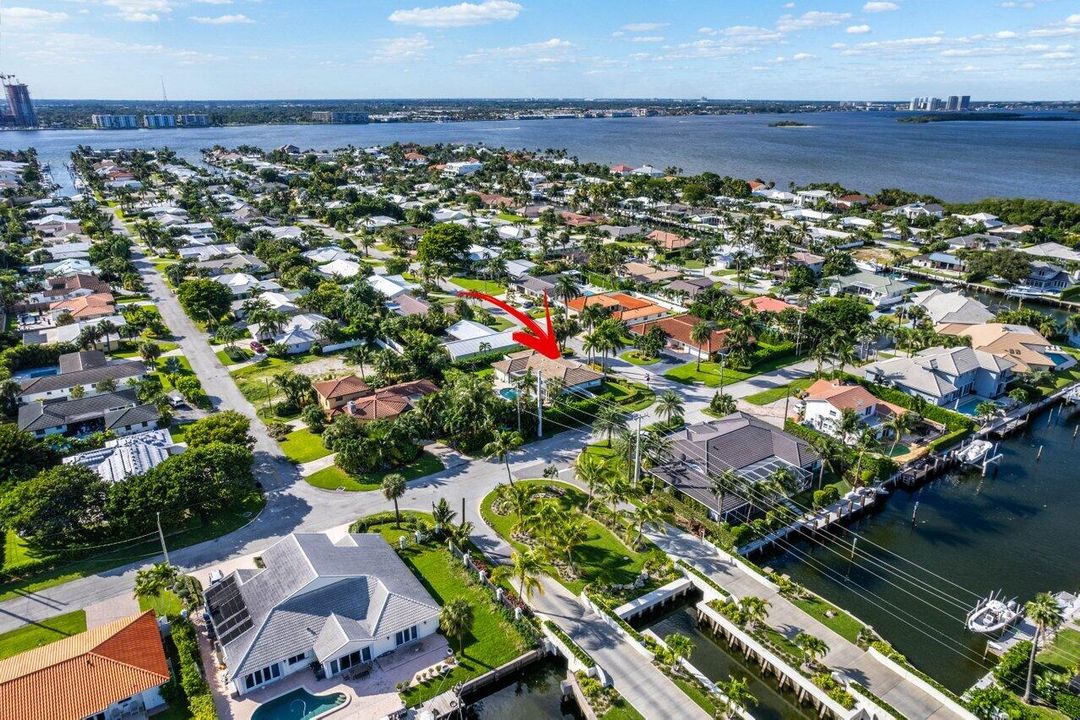 合同活跃: $1,196,898 (3 贝兹, 2 浴室, 1700 平方英尺)