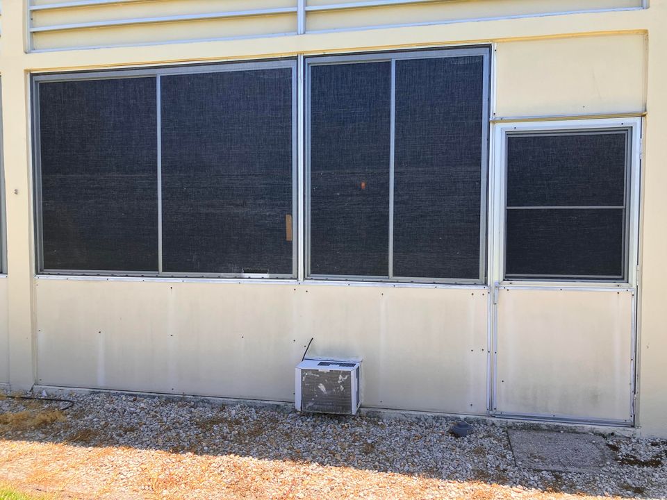 待售: $54,900 (1 贝兹, 1 浴室, 570 平方英尺)