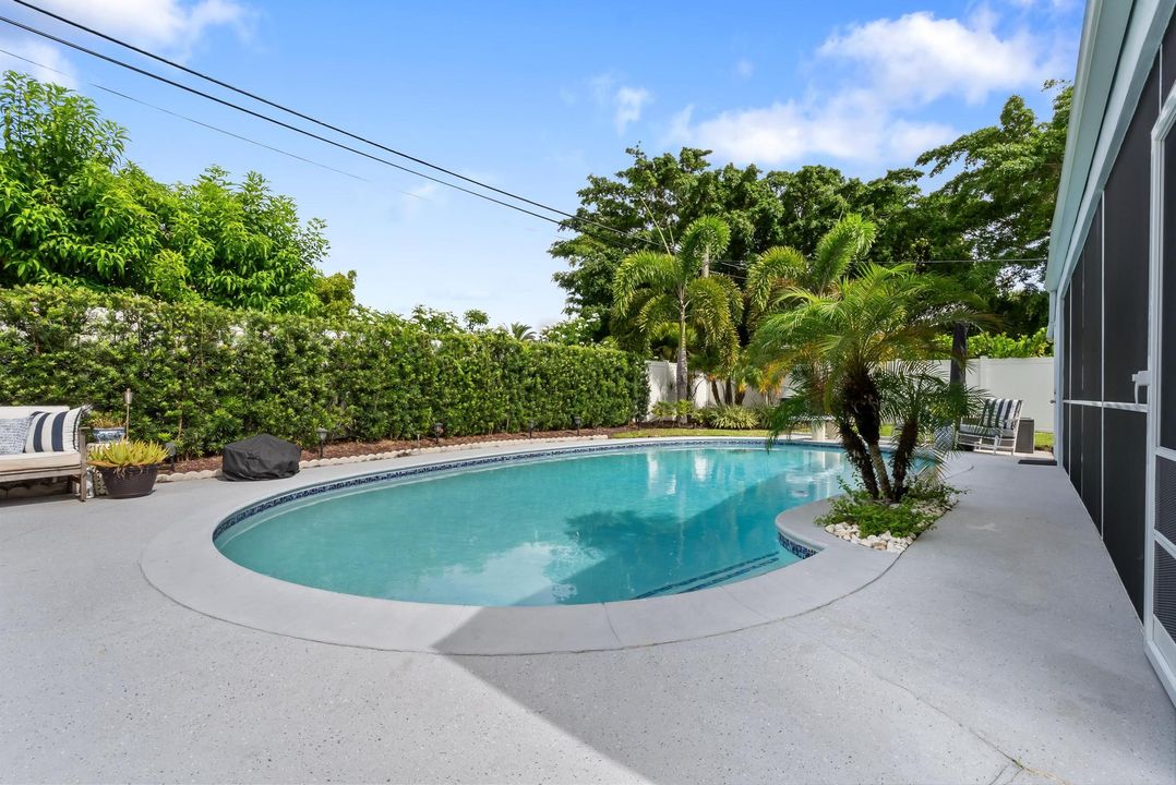 For Sale: $1,795,000 (3 beds, 3 baths, 1915 Square Feet)