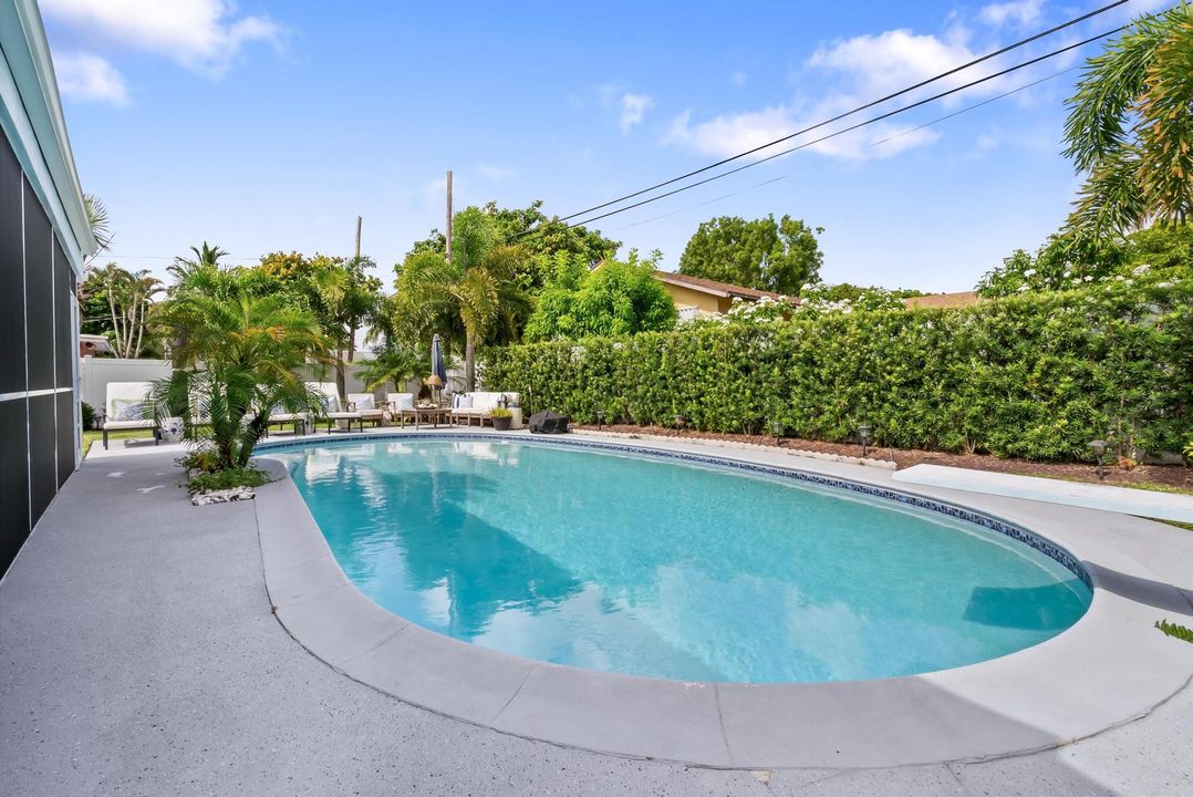 For Sale: $1,795,000 (3 beds, 3 baths, 1915 Square Feet)