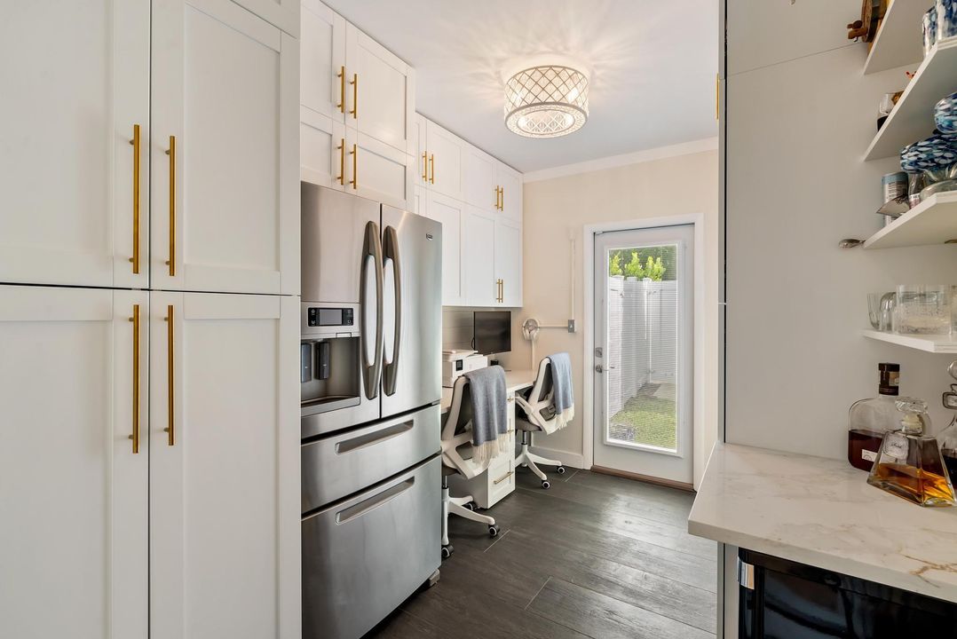 For Sale: $1,795,000 (3 beds, 3 baths, 1915 Square Feet)