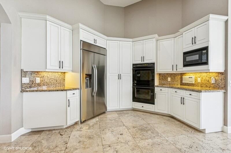 Active With Contract: $2,199,000 (4 beds, 4 baths, 4150 Square Feet)