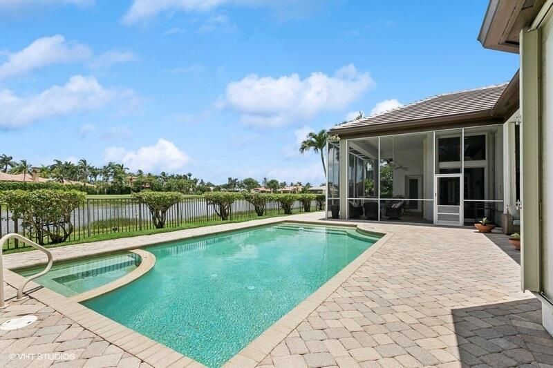 Active With Contract: $2,199,000 (4 beds, 4 baths, 4150 Square Feet)