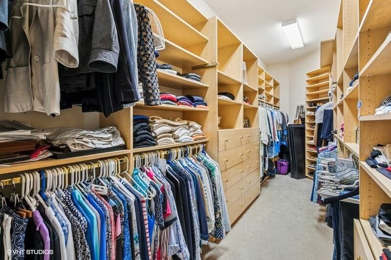 Active With Contract: $2,199,000 (4 beds, 4 baths, 4150 Square Feet)