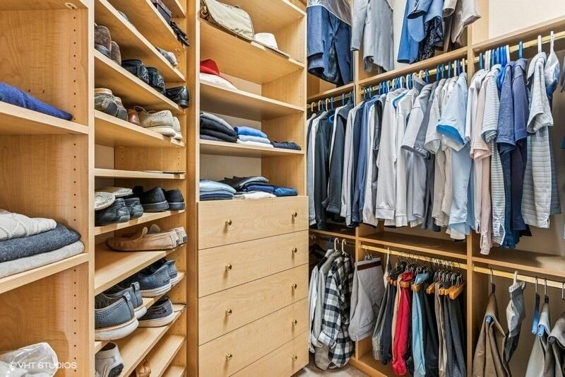 Active With Contract: $2,199,000 (4 beds, 4 baths, 4150 Square Feet)