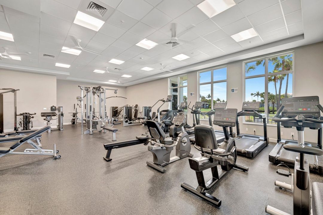 Active With Contract: $209,000 (1 beds, 1 baths, 897 Square Feet)