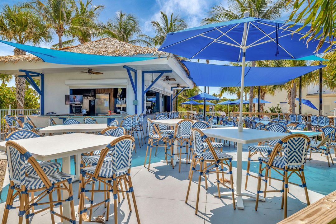 Active With Contract: $209,000 (1 beds, 1 baths, 897 Square Feet)