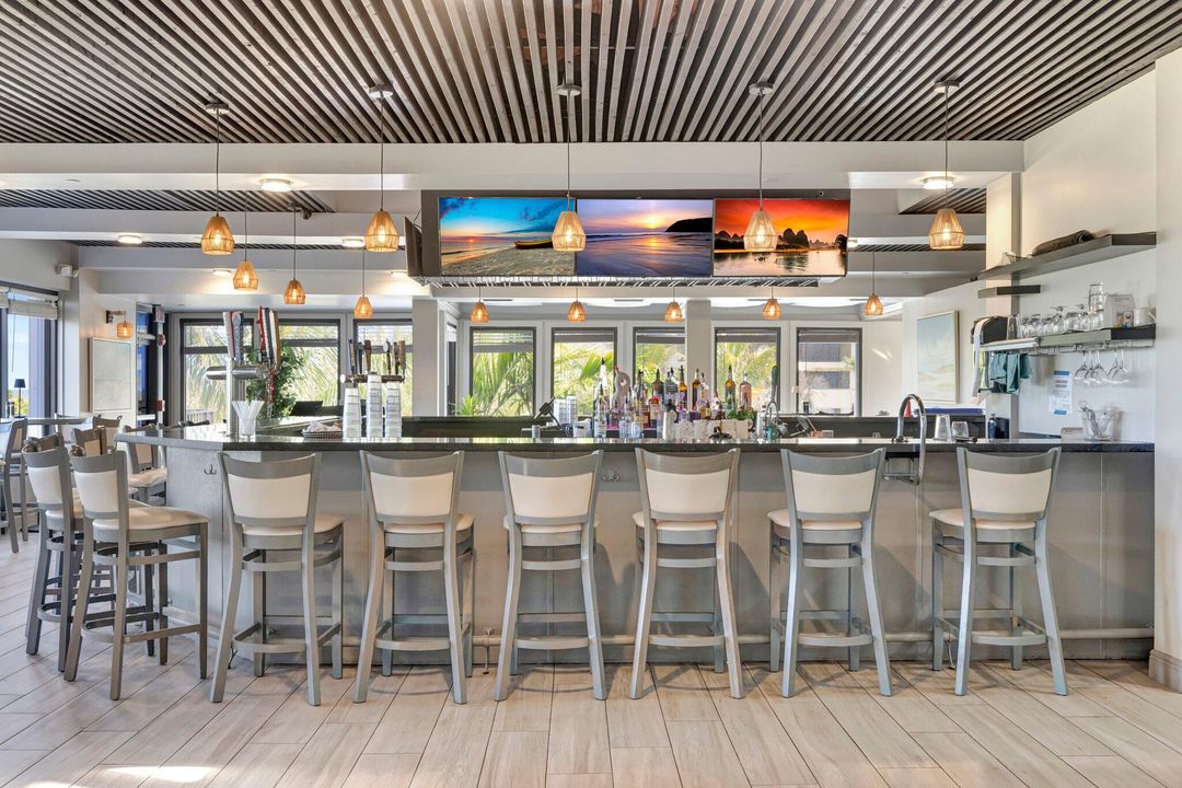 Active With Contract: $209,000 (1 beds, 1 baths, 897 Square Feet)