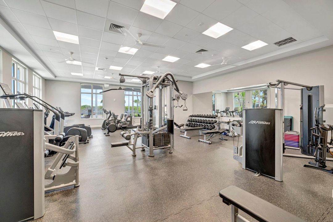 Active With Contract: $209,000 (1 beds, 1 baths, 897 Square Feet)