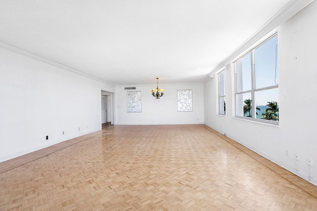 Active With Contract: $3,400,000 (2 beds, 2 baths, 2076 Square Feet)