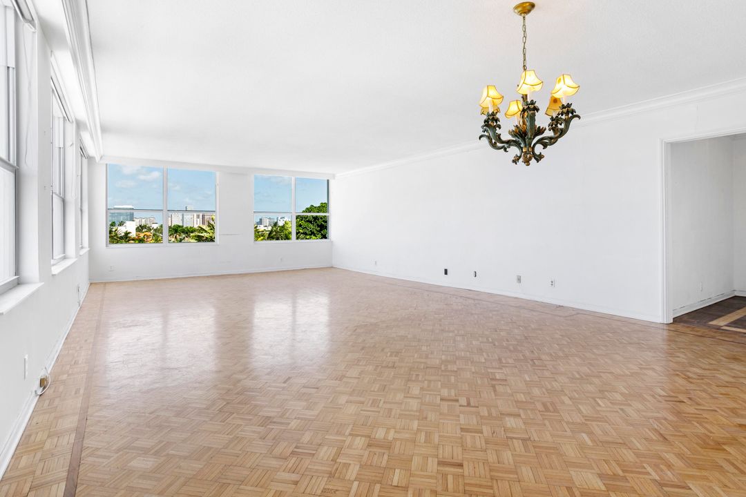 Active With Contract: $3,400,000 (2 beds, 2 baths, 2076 Square Feet)