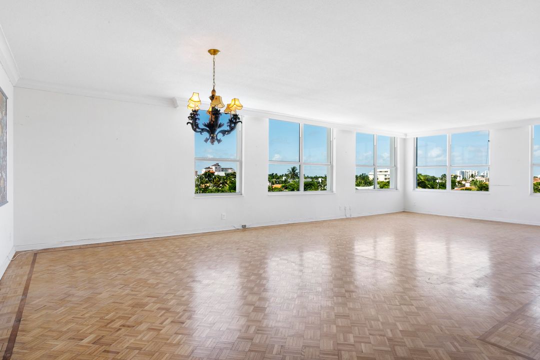 Active With Contract: $3,400,000 (2 beds, 2 baths, 2076 Square Feet)