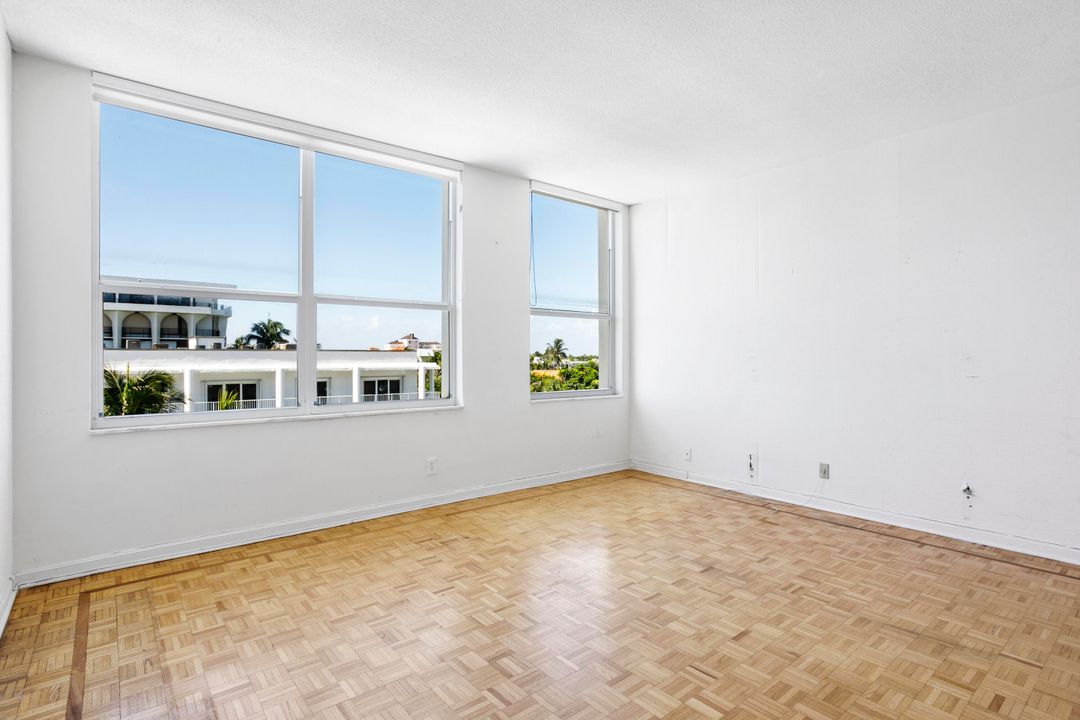 Active With Contract: $3,400,000 (2 beds, 2 baths, 2076 Square Feet)