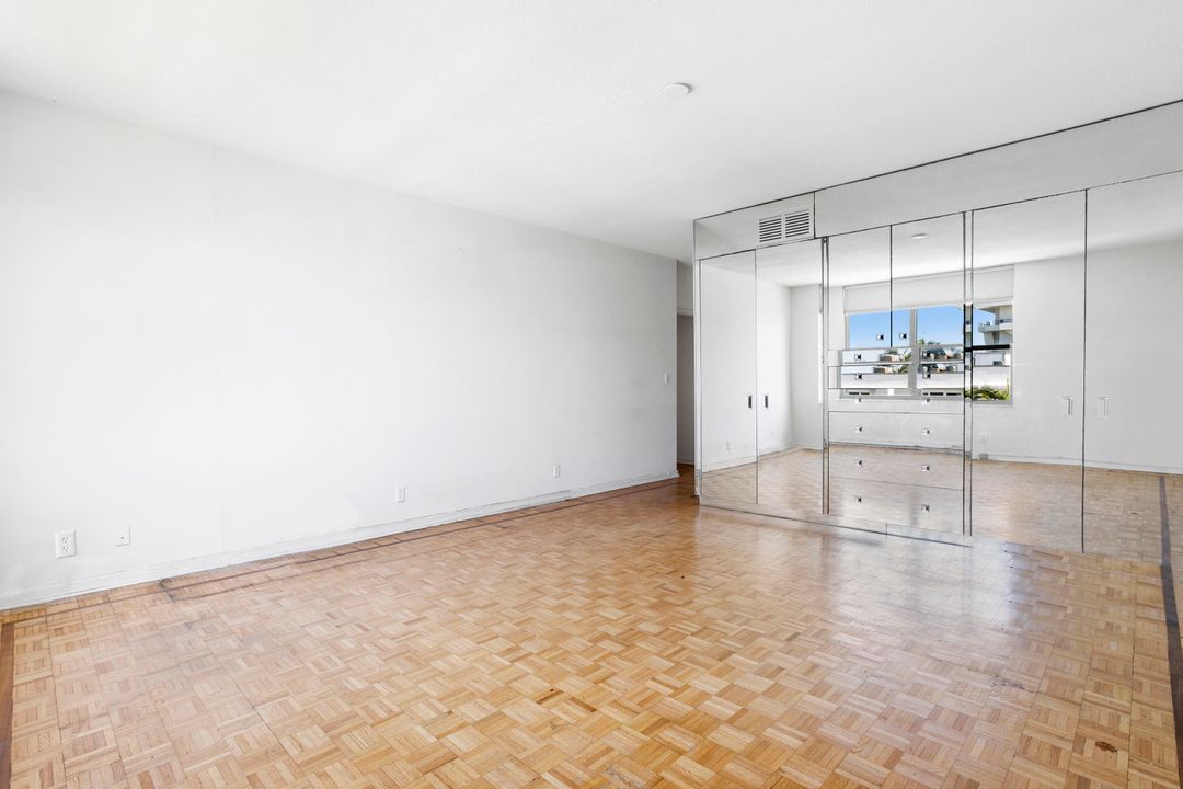 Active With Contract: $3,400,000 (2 beds, 2 baths, 2076 Square Feet)