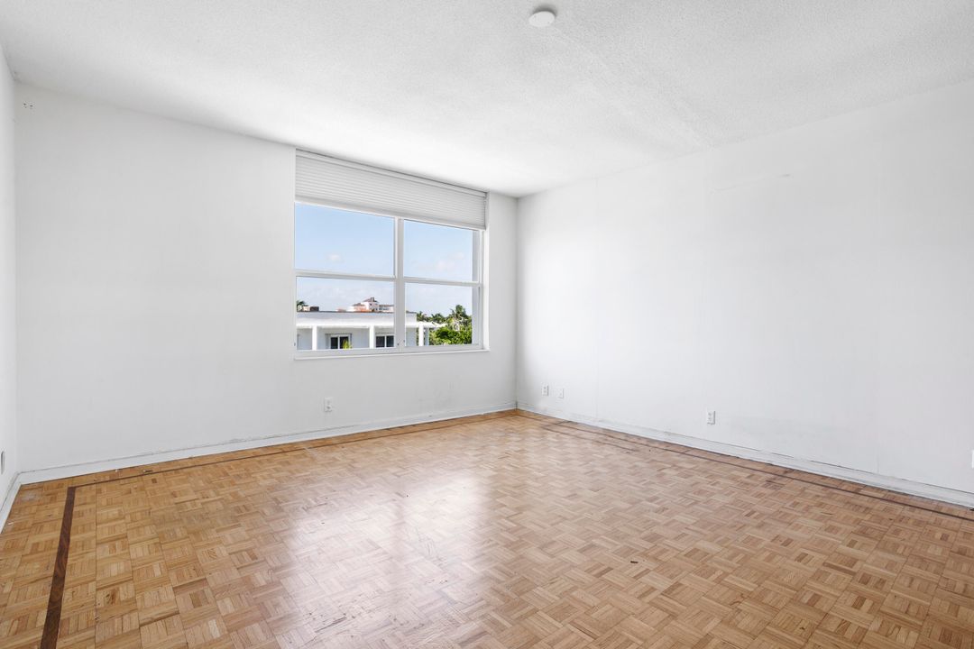 Active With Contract: $3,400,000 (2 beds, 2 baths, 2076 Square Feet)