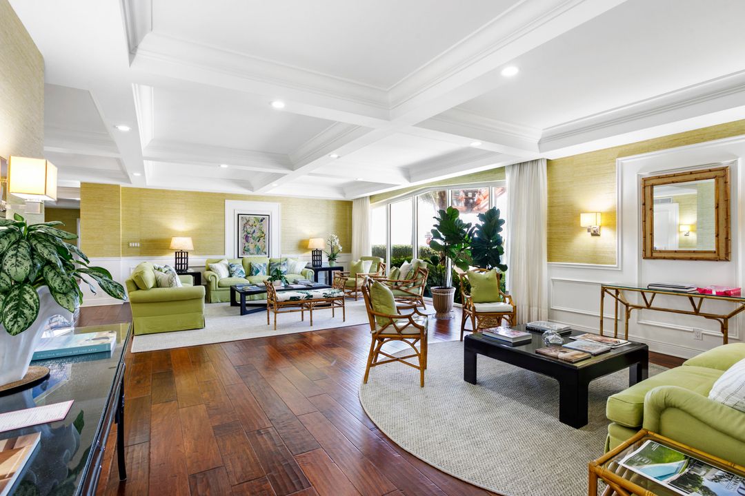 Active With Contract: $3,400,000 (2 beds, 2 baths, 2076 Square Feet)