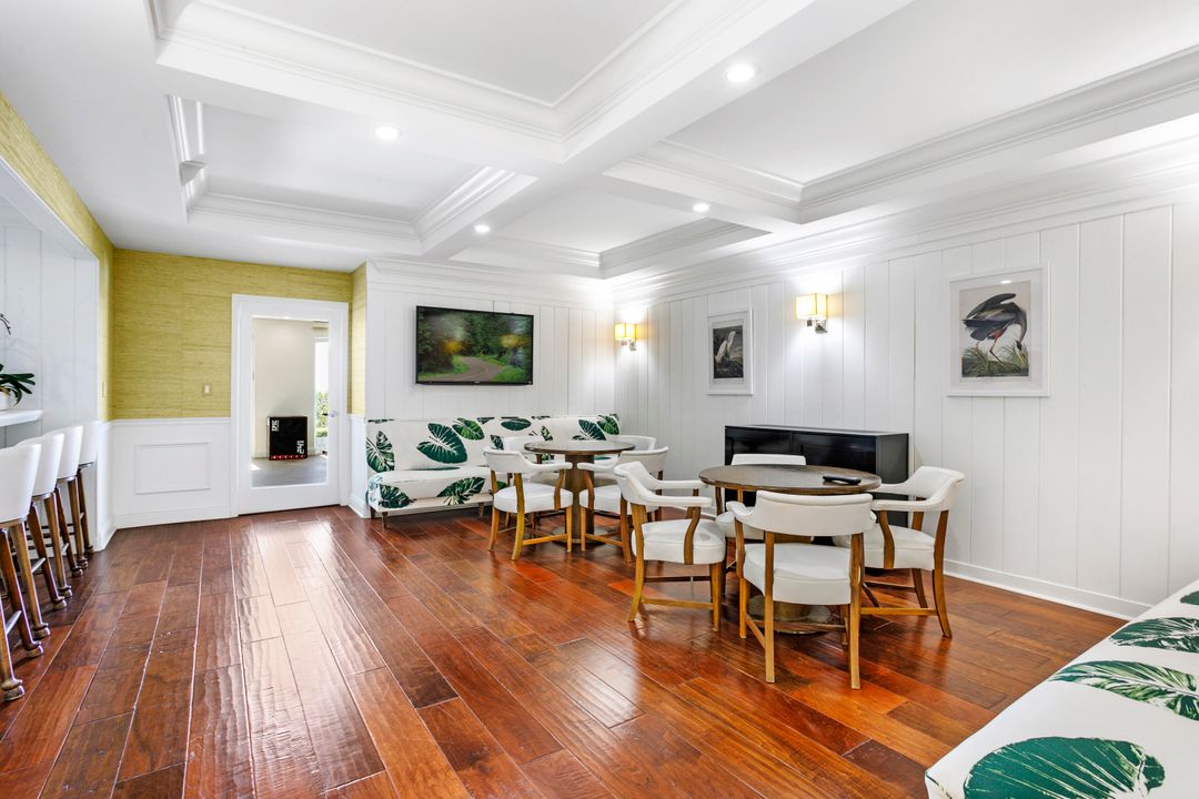 Active With Contract: $3,400,000 (2 beds, 2 baths, 2076 Square Feet)