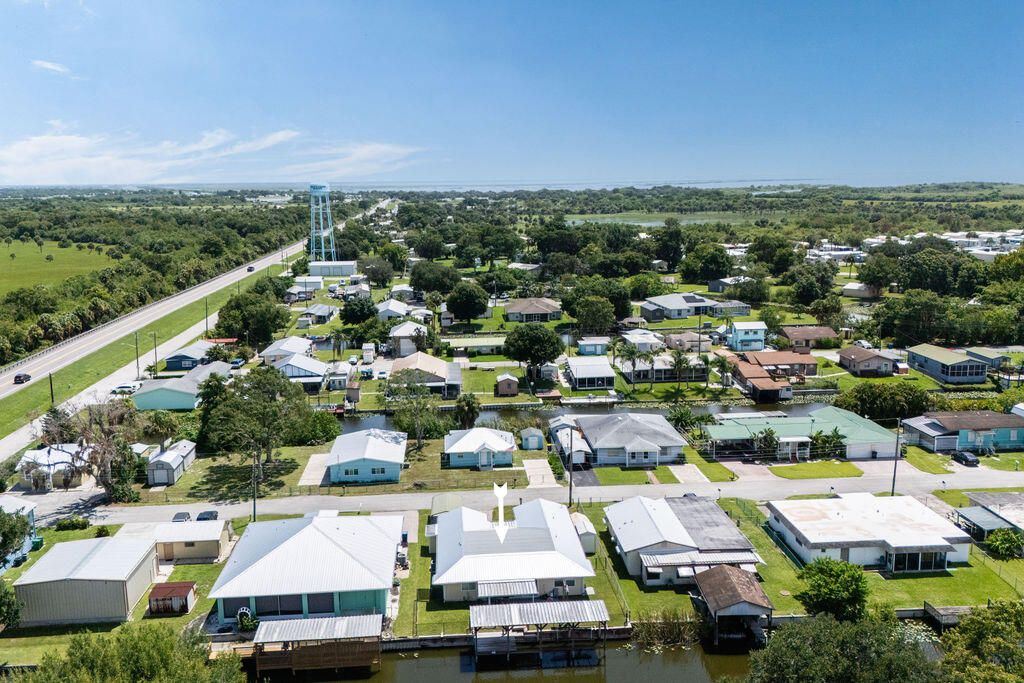 For Sale: $359,000 (4 beds, 3 baths, 2333 Square Feet)