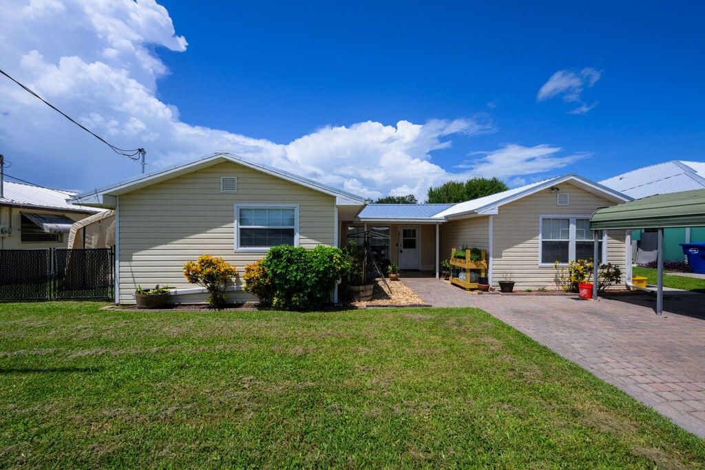 For Sale: $359,000 (4 beds, 3 baths, 2333 Square Feet)