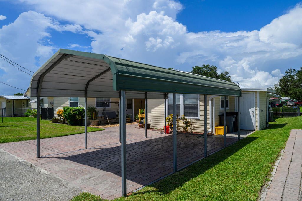 For Sale: $359,000 (4 beds, 3 baths, 2333 Square Feet)