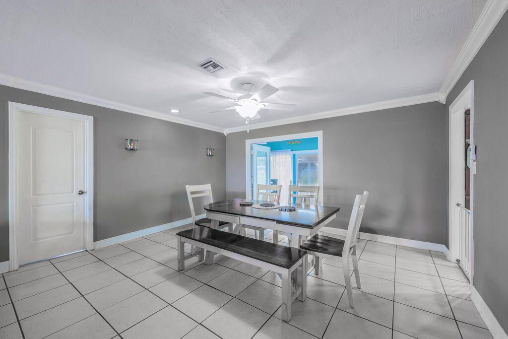 For Sale: $359,000 (4 beds, 3 baths, 2333 Square Feet)