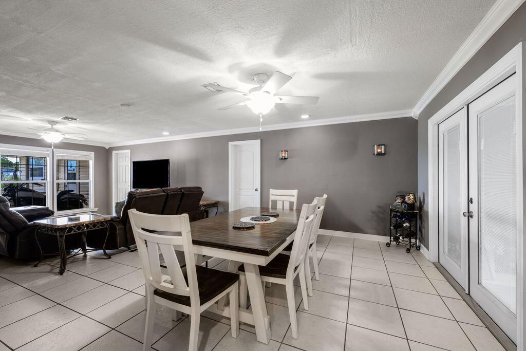 For Sale: $359,000 (4 beds, 3 baths, 2333 Square Feet)