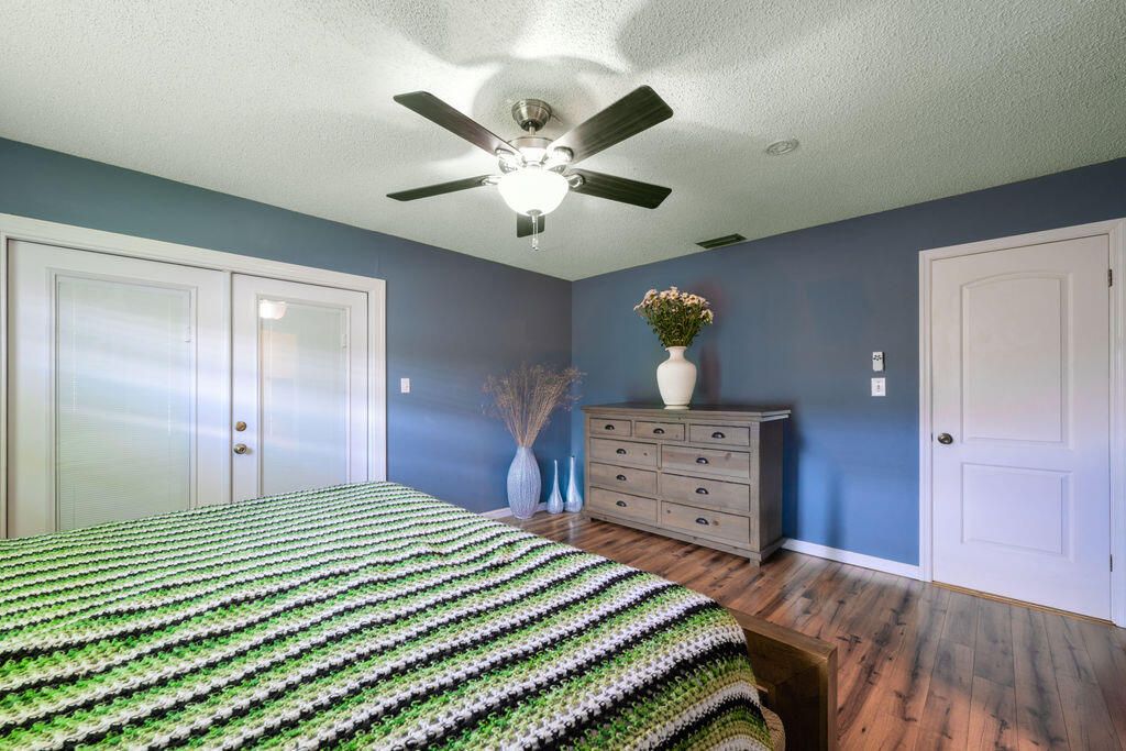 For Sale: $359,000 (4 beds, 3 baths, 2333 Square Feet)