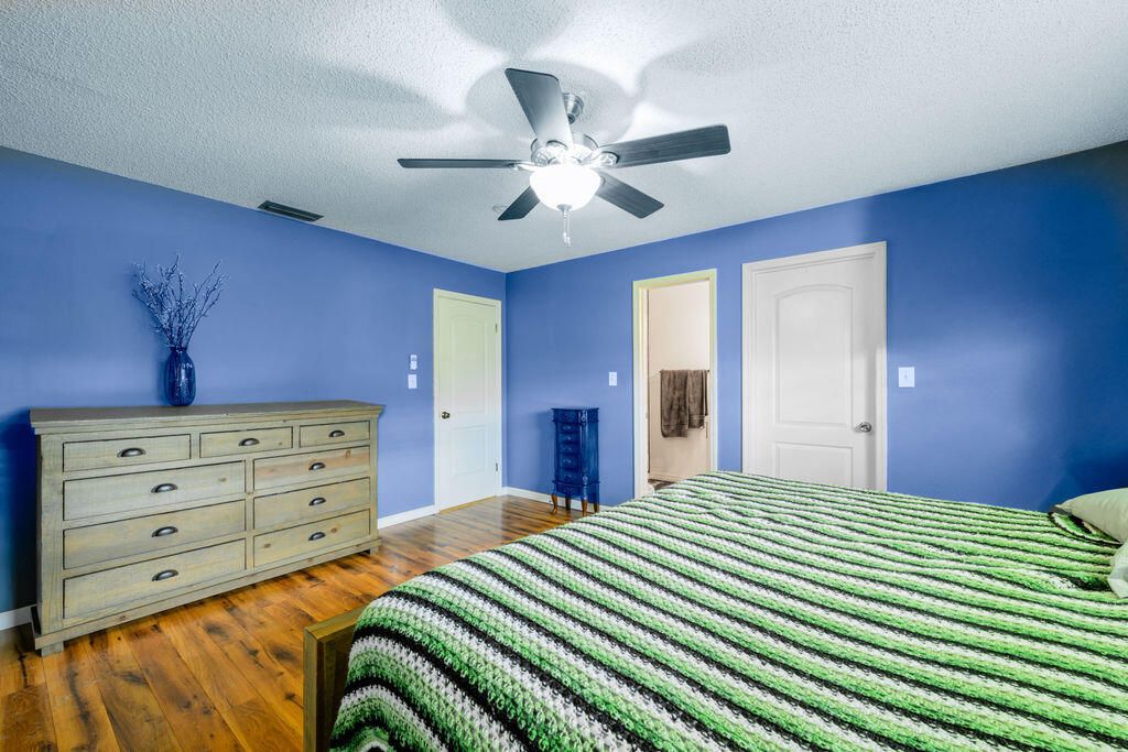 For Sale: $359,000 (4 beds, 3 baths, 2333 Square Feet)