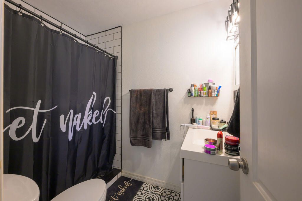 For Sale: $359,000 (4 beds, 3 baths, 2333 Square Feet)