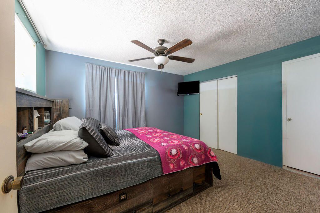 For Sale: $359,000 (4 beds, 3 baths, 2333 Square Feet)