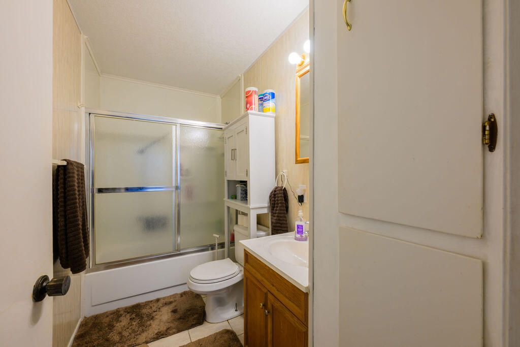 For Sale: $359,000 (4 beds, 3 baths, 2333 Square Feet)