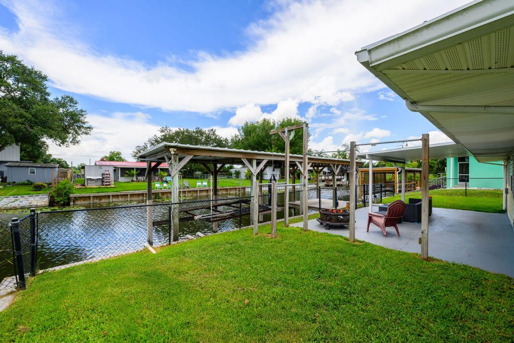 For Sale: $359,000 (4 beds, 3 baths, 2333 Square Feet)