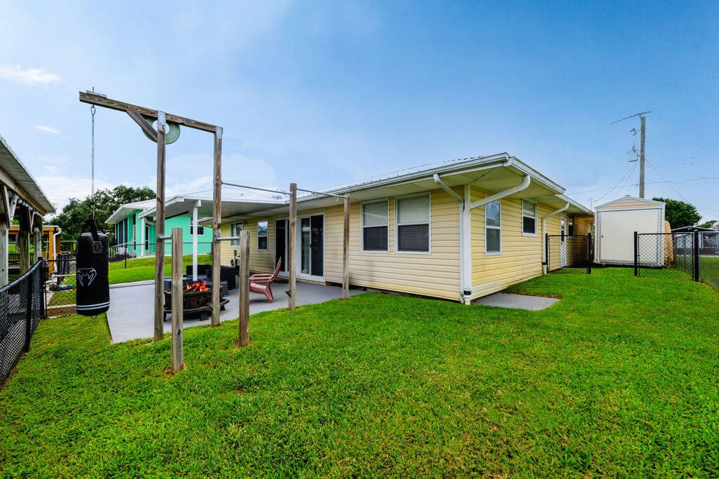 For Sale: $359,000 (4 beds, 3 baths, 2333 Square Feet)