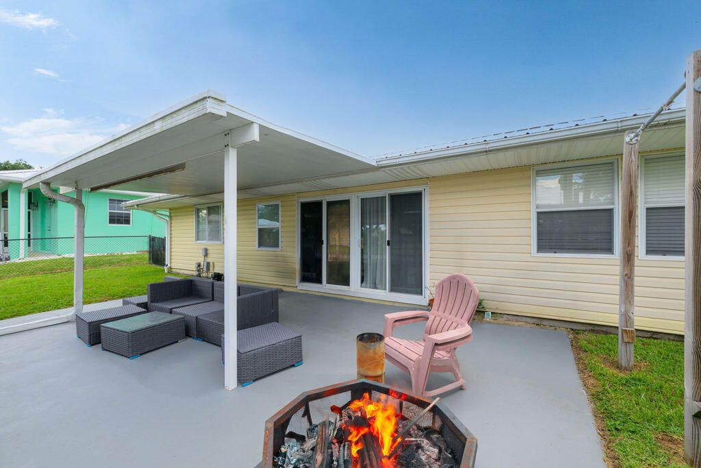 For Sale: $359,000 (4 beds, 3 baths, 2333 Square Feet)