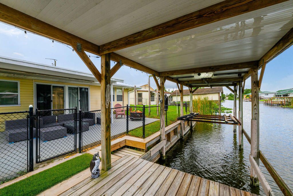 For Sale: $359,000 (4 beds, 3 baths, 2333 Square Feet)