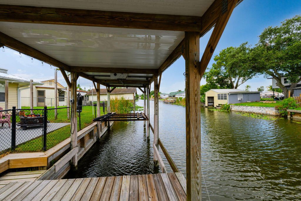 For Sale: $359,000 (4 beds, 3 baths, 2333 Square Feet)