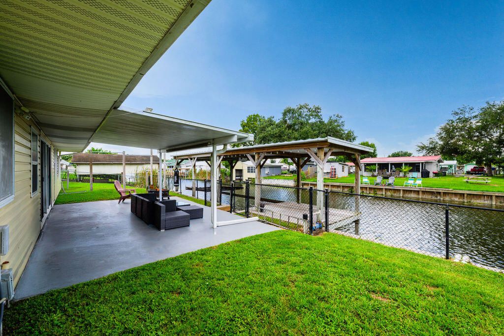 For Sale: $359,000 (4 beds, 3 baths, 2333 Square Feet)