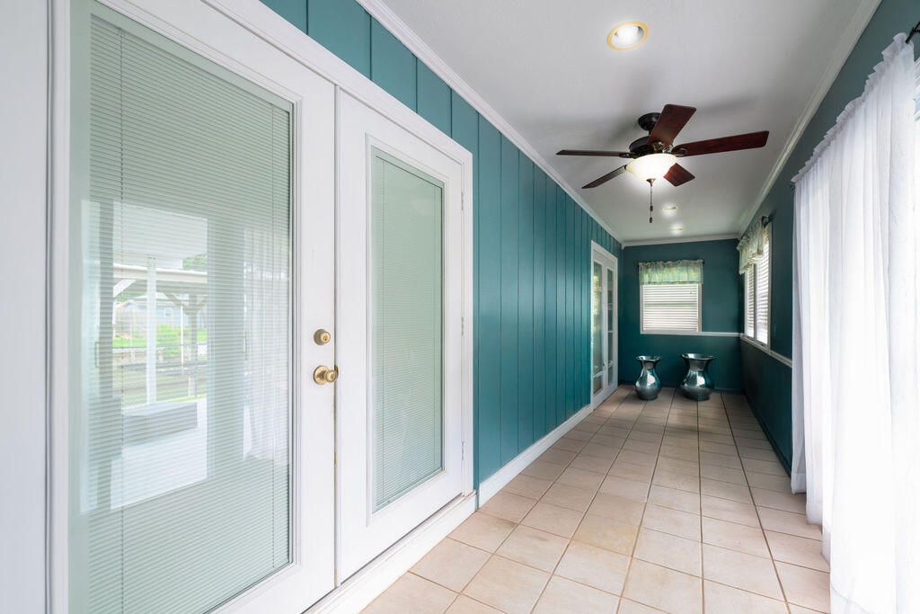 For Sale: $359,000 (4 beds, 3 baths, 2333 Square Feet)