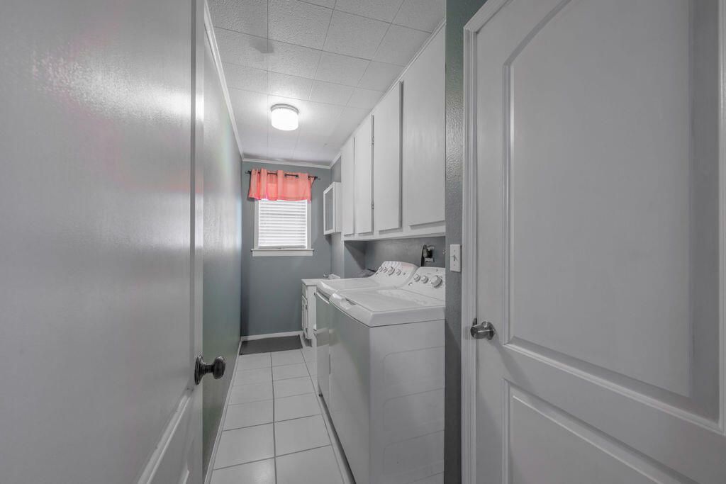 For Sale: $359,000 (4 beds, 3 baths, 2333 Square Feet)