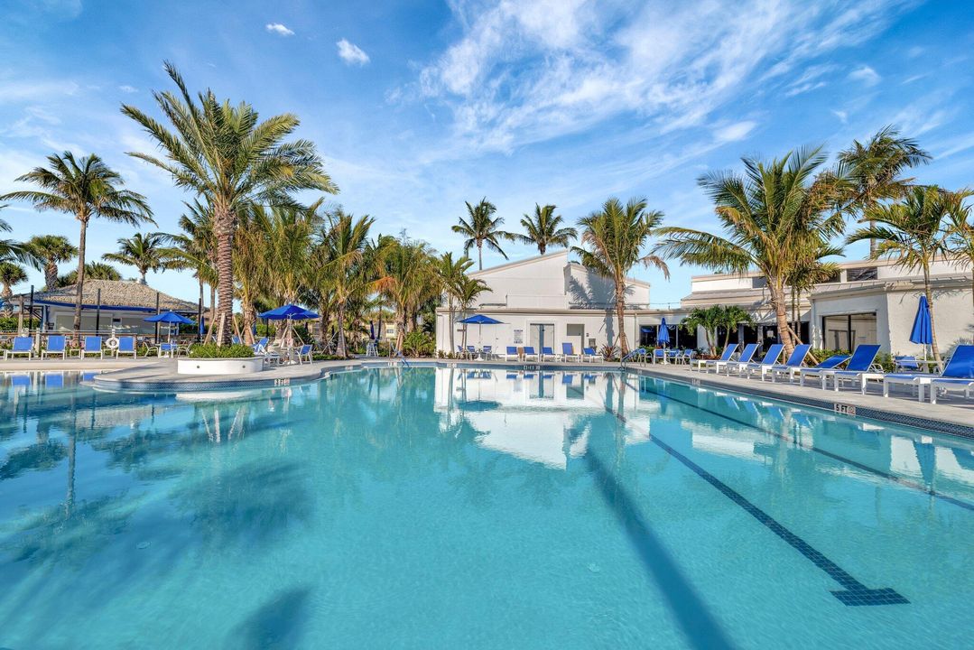 Active With Contract: $209,000 (1 beds, 1 baths, 897 Square Feet)