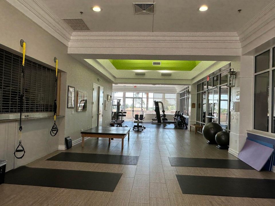 Active With Contract: $134,800 (2 beds, 2 baths, 1369 Square Feet)