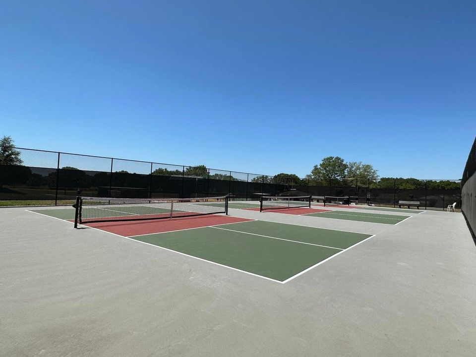 Active With Contract: $134,800 (2 beds, 2 baths, 1369 Square Feet)