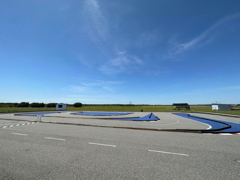 Active With Contract: $134,800 (2 beds, 2 baths, 1369 Square Feet)