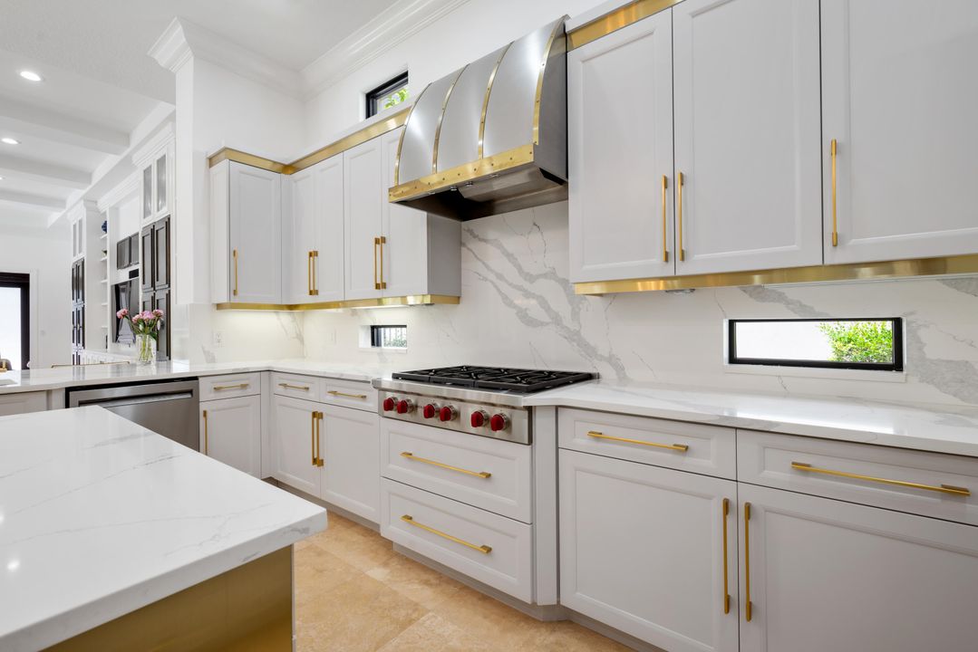 Под контрактом: $2,750,000 (5 спален, 5 ванн, 6080 Квадратных фут)