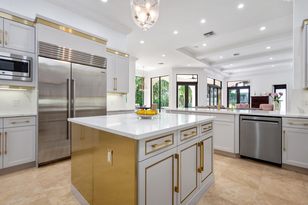 Под контрактом: $2,750,000 (5 спален, 5 ванн, 6080 Квадратных фут)